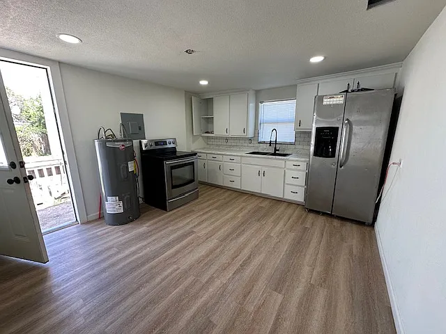 2908 W 10th St — Photo 3