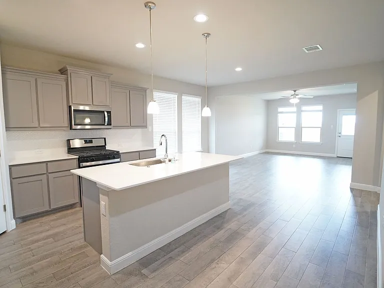2401 Goodnight Ranch Dr — Photo 2