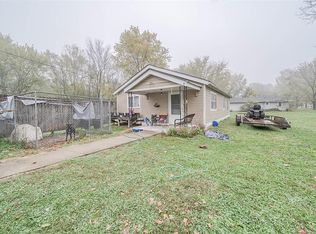90 S Carson St, Saint James, MO 65559