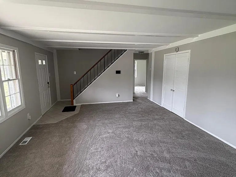 111 Edge Ln — Photo 3