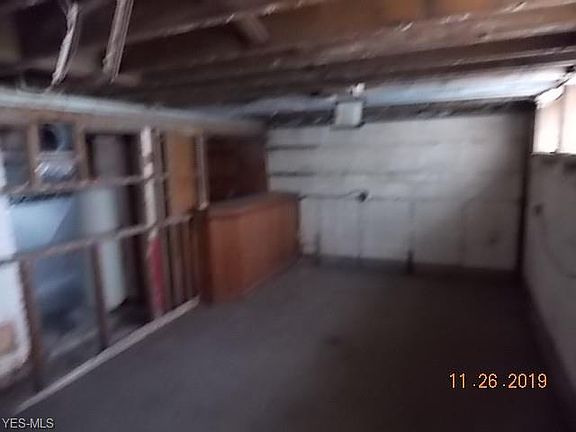 3rd image of 9818 Rosewood Ave