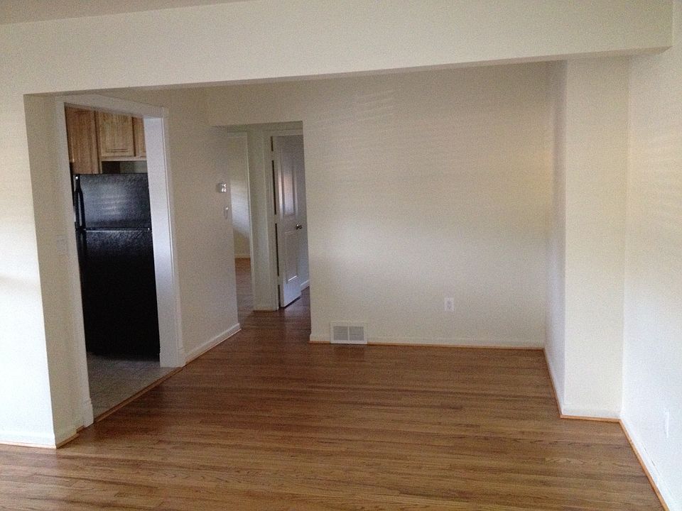 Dining area off kitchen
