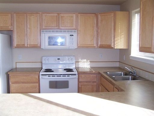 2nd image of 1521 NE 8th St