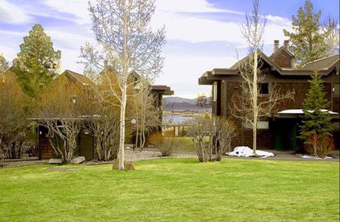 Tahoe Marina Lodge grounds