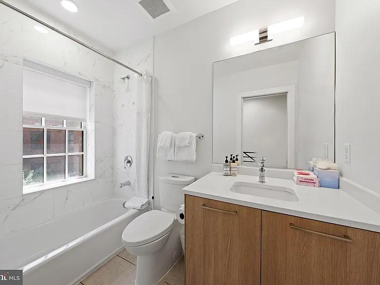 816 Potomac Ave SE #TOWNHOUSE — Photo 12