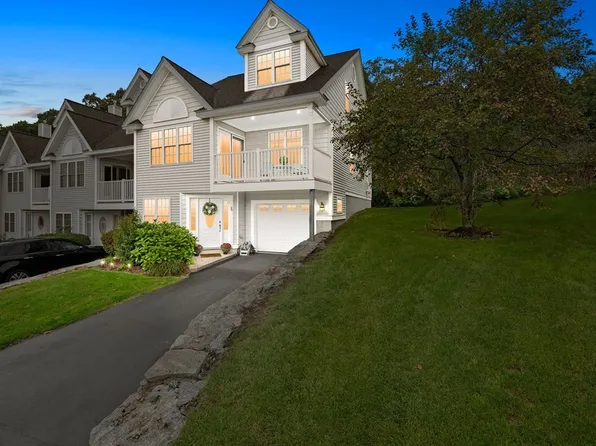 90 Carrington Ln, Uxbridge, MA 01569