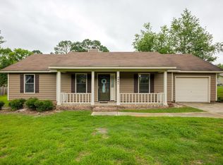 3951 Foxridge Dr, Valdosta, GA 31605