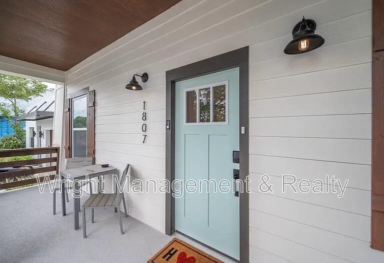1807 E 20th Ave — Photo 2