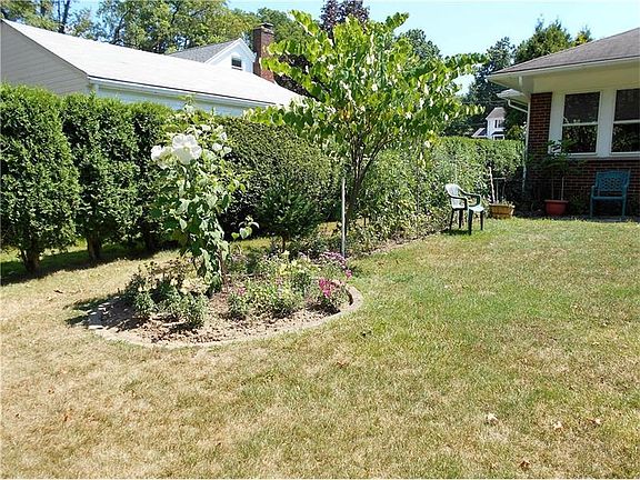 3rd image of 121 Decker Dr