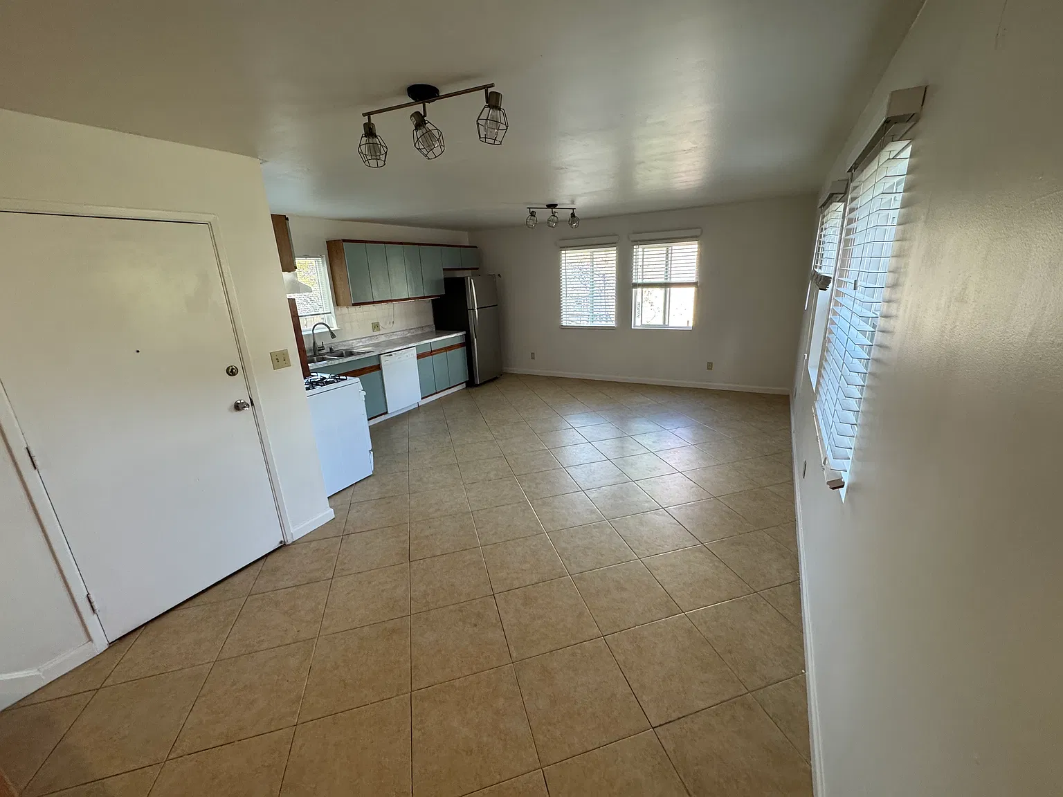 2 bed, 1100 sqft, $3,800 — Photo 3