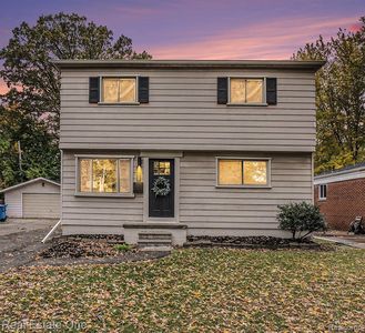 4558 Universal St, Dearborn Heights, MI, 48125