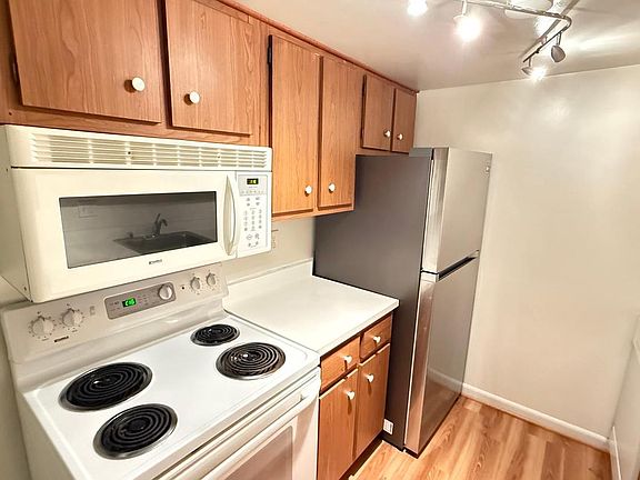 3rd image of 1718 P St NW APT L5