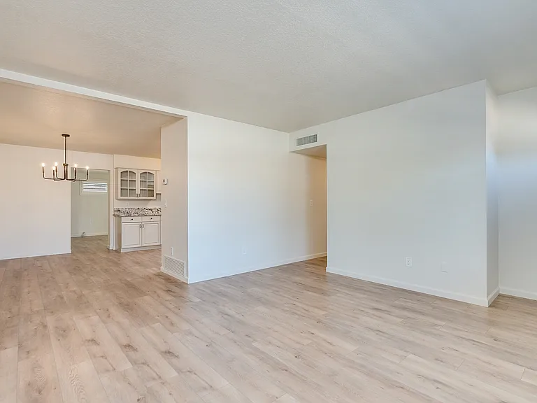 9346 E 5th St #1 — Photo 7