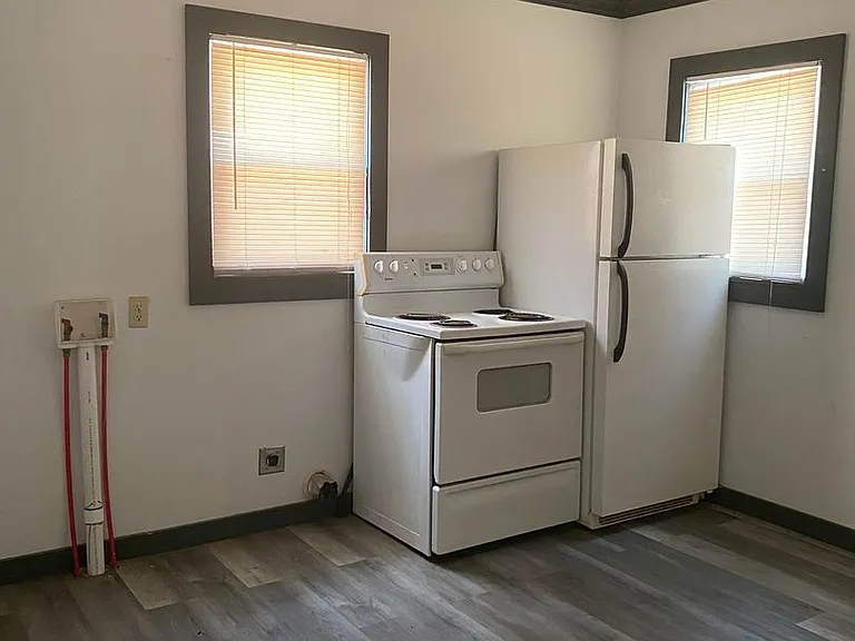 710 E Arkansas Ave — Photo 9