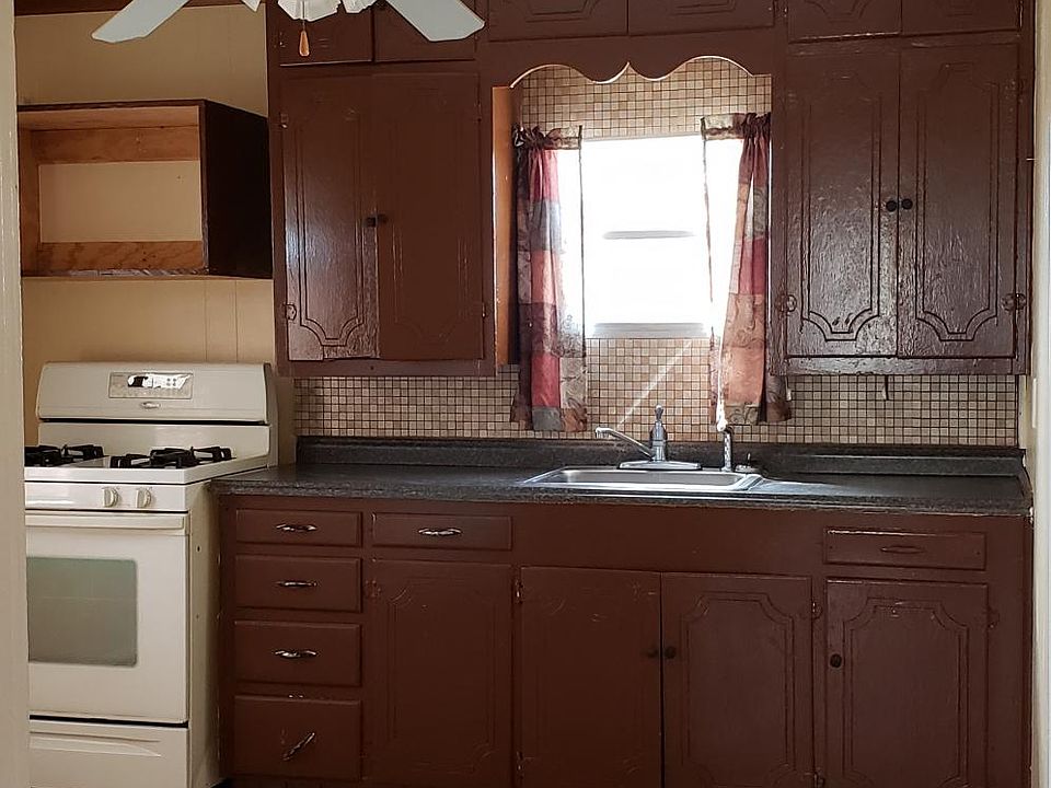 1st image of 115 NE Avenue F Pl