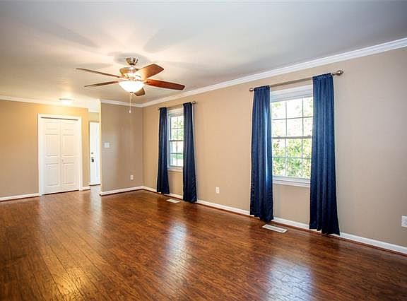 4th image of 1640 Woodridge Cir