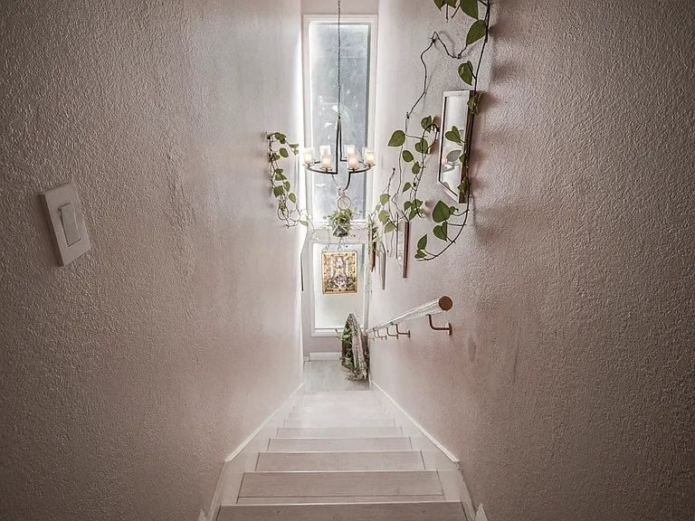 2nd floor stairs