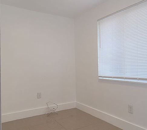 4th image of 1114-1116 SW 12th Ave #B