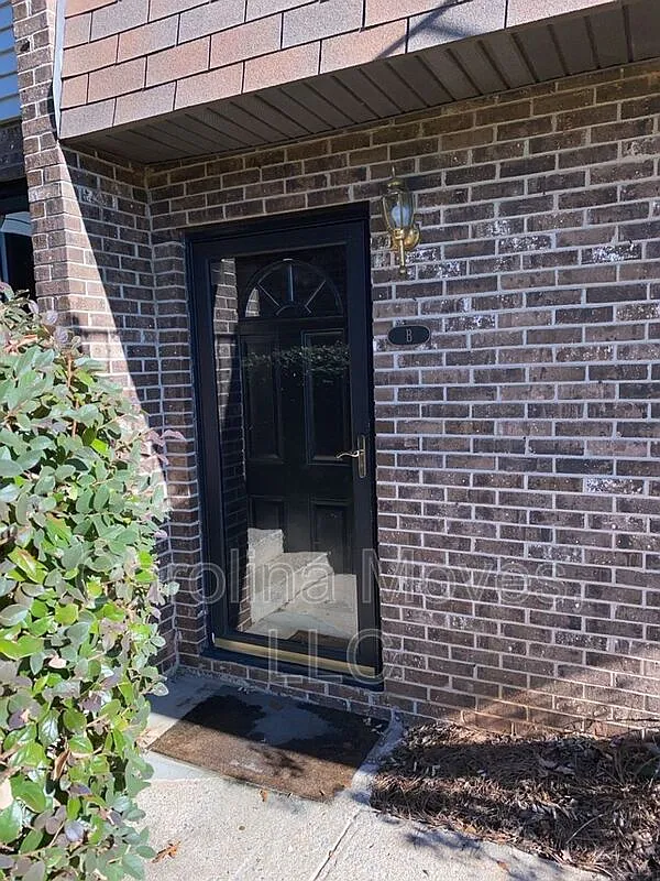 2 bed, 1.5 bath, 966 sqft, $1,650 — Photo 2