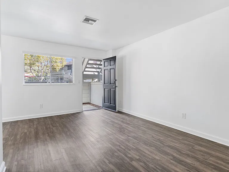 Bonita Heights Apartments — Photo 8