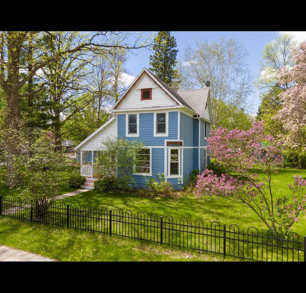 5 bed, 2750 sqft, $2,500 — Photo 1