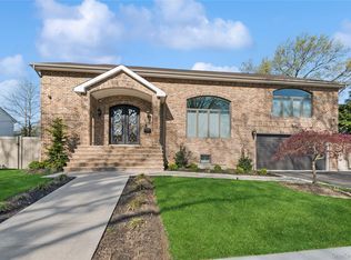 783 Oakleigh Rd, Valley Stream, NY 11581