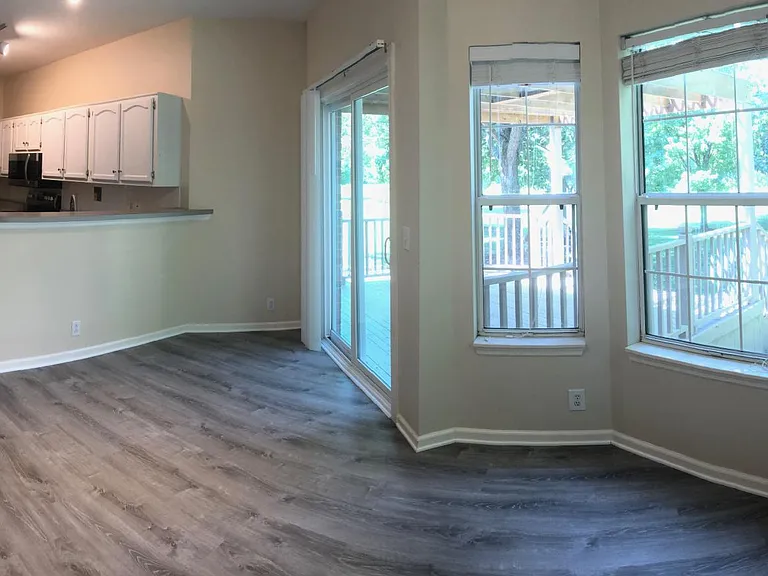 dining / breakfast area