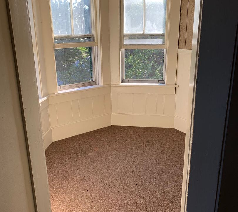 2nd image of 164 Roxbury St APT 10