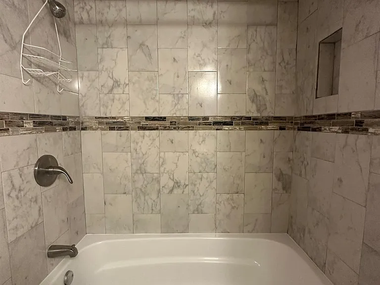 1222 Ravenscourt Dr — Photo 19
