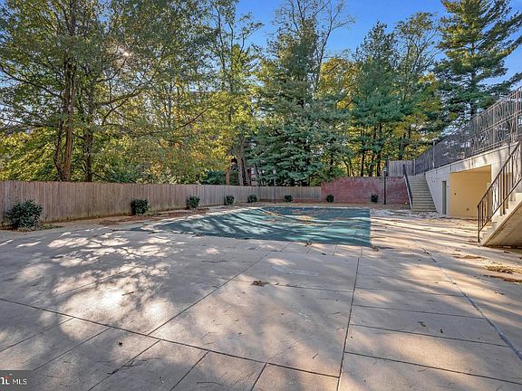 4th image of 3265 Sutton Pl NW