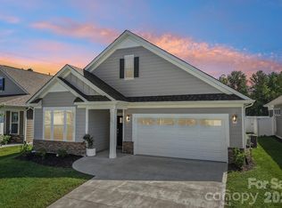 505 Fox Cove Rd, Hendersonville, NC 28792