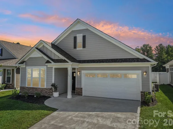 505 Fox Cove Rd, Hendersonville, NC 28792