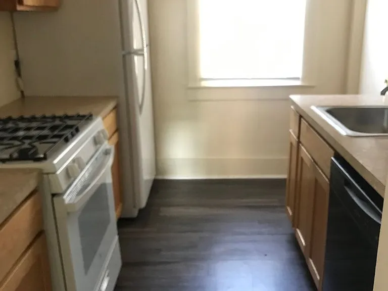 906 E Ann St — Photo 6