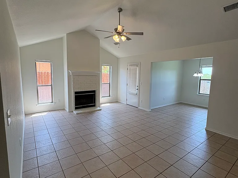 4420 SW Mesquite Dr — Photo 3