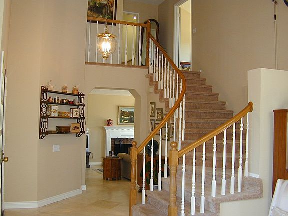 Entry w/ Winding Staircase