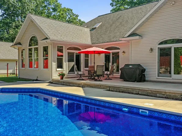 134 Frisco Dr, Houghton Lake, MI 48629