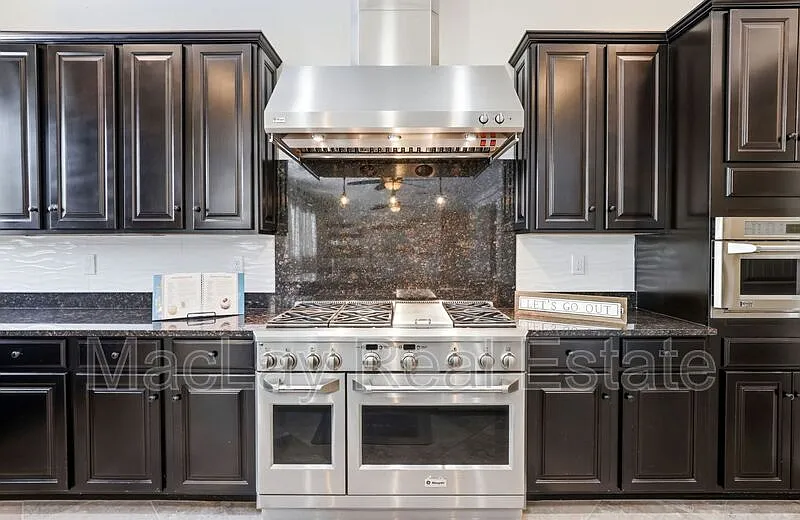 4 bed, 3.0 bath, 3046 sqft, $4,000 — Photo 4