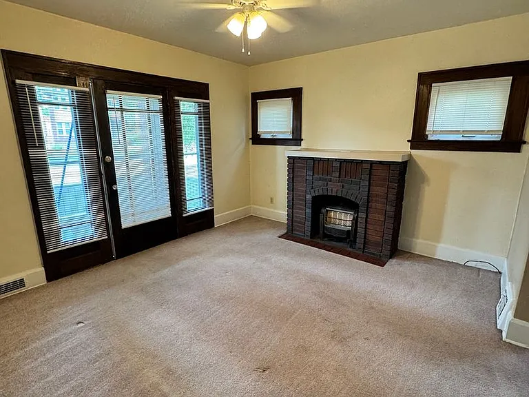 207 E Broadway Ave — Photo 2