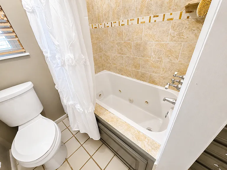1237 Tanglewood Dr — Photo 10