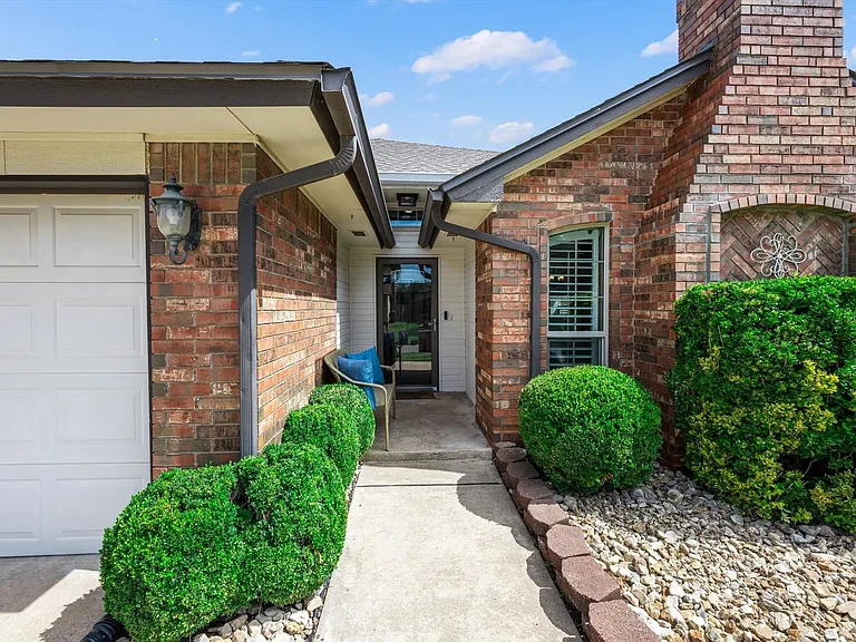 7717 Doris Dr — Photo 35