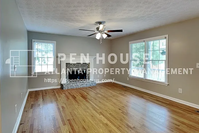 210 Austin Dr — Photo 4