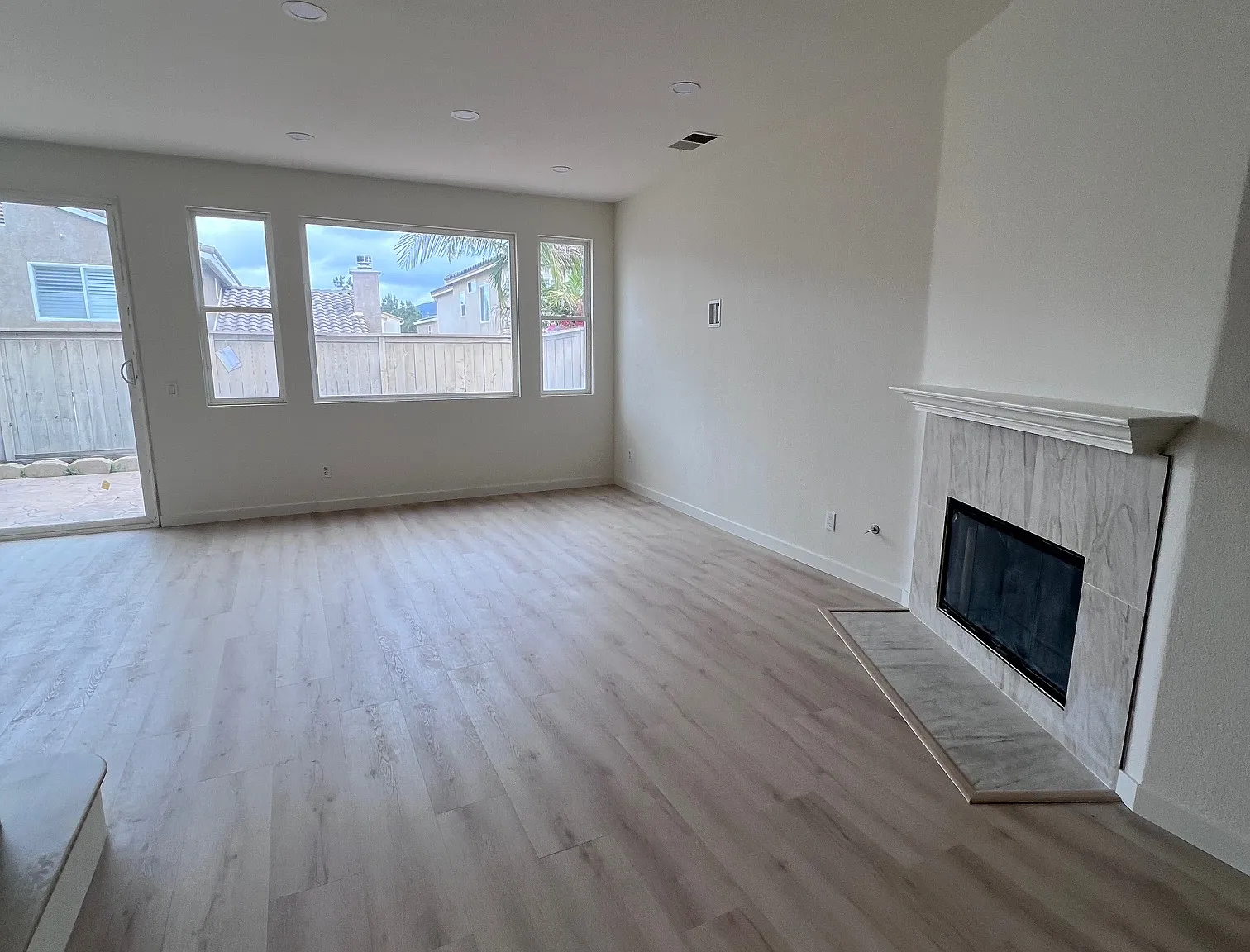 3 bed, 2.5 bath, 1700 sqft, $4,100 — Photo 4