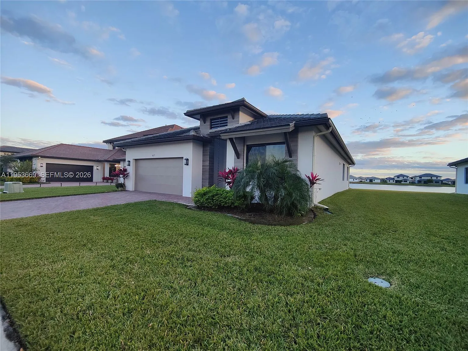 4 bed, 2.5 bath, $3,000 — Photo 3