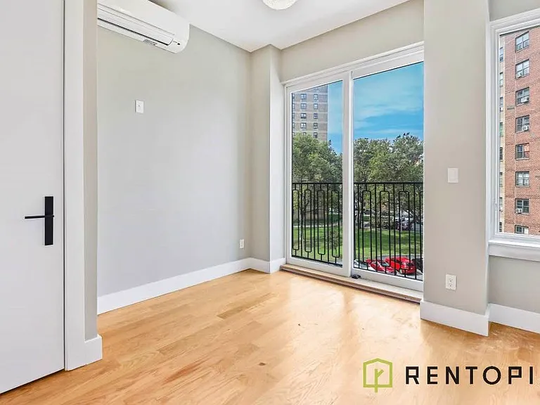 924 De Kalb Ave #405A — Photo 2