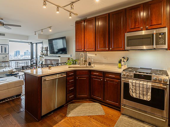 5th image of 1212 N Wells St APT 1406