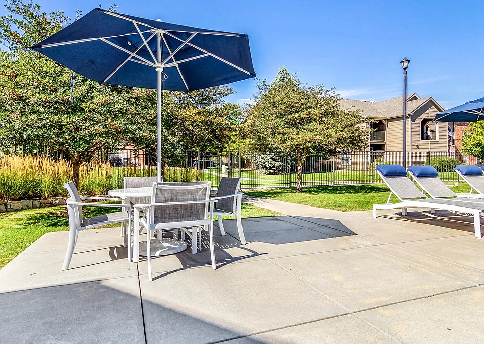 Building Photo 4