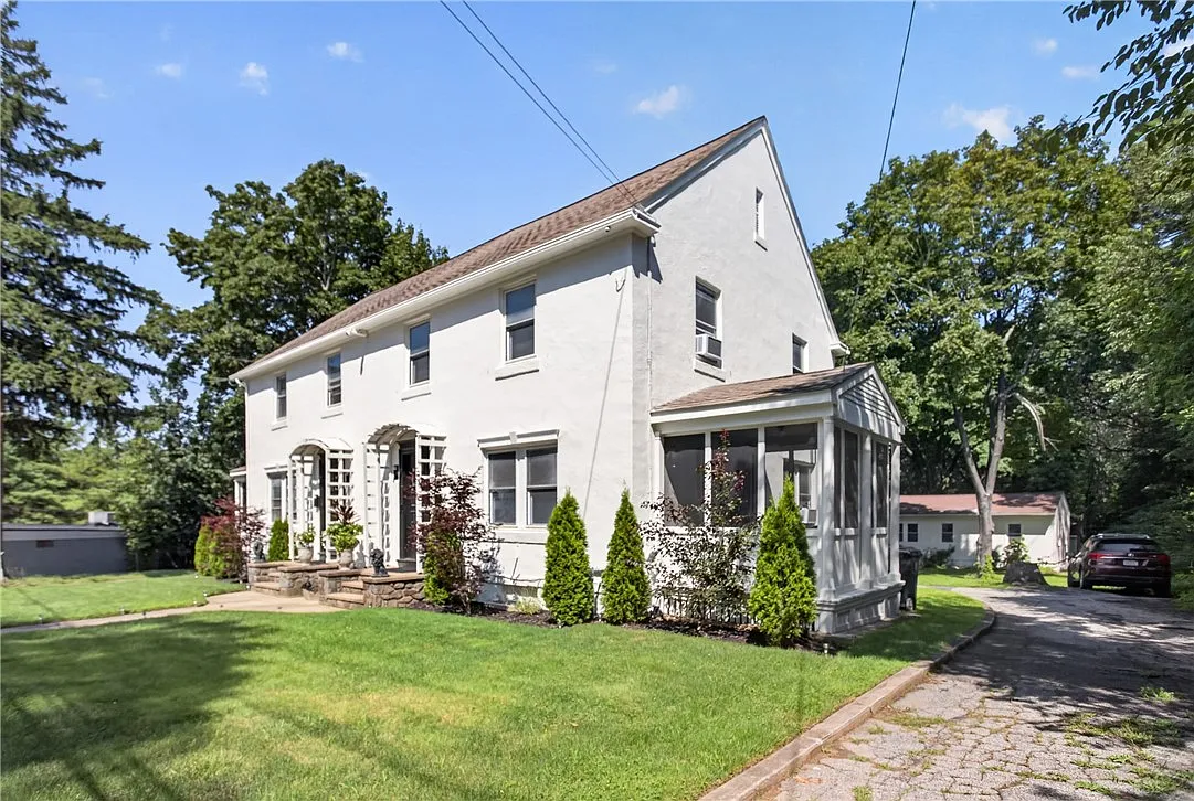 3 bed, 1.0 bath, 1144 sqft, $2,300 — Photo 3