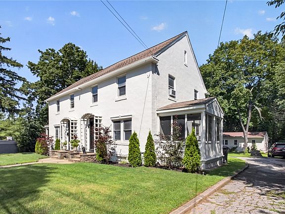 3rd image of 476 Providence St