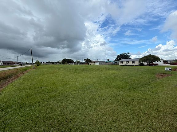 3rd image of 265 Ranchland Trce