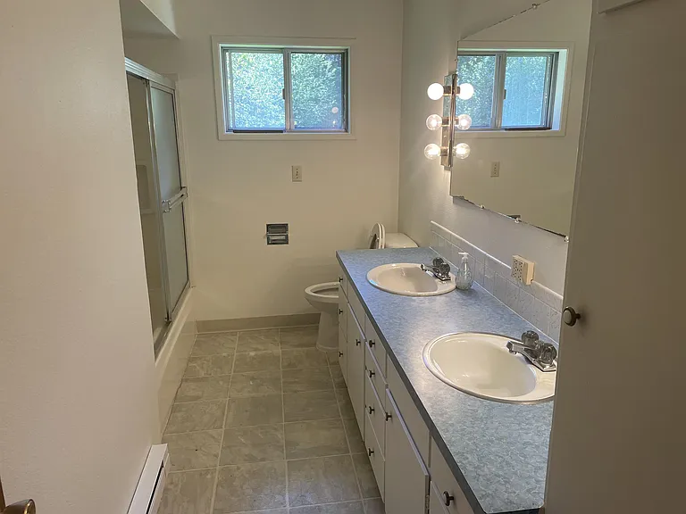 9540 SE Cedar St — Photo 8